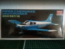 ACADEMY MINICRAFT - 1610 Flugzeug Piper Cherokee 140 Cruiser in 1/48