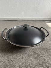 le creuset Gusseisen Wok 36 cm Durchmesser, Deckel emailliert 4,5 Liter Inhalt