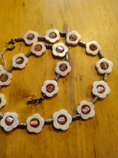 Kette, Perlmutt, Rosa Blütenform Mit Zwischenteilen Aus Metall, Knebelverschluss