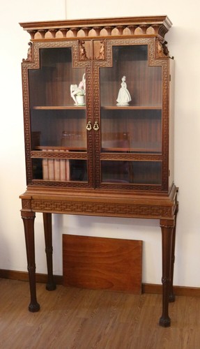 Vitrine mit halterung - mit, im