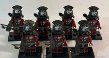 7x Orks mit Helm und