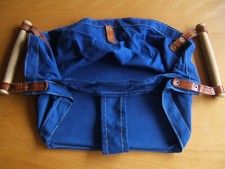 Mobiler Tragesitz für Kleinkinder Vintage faltbar blau Holzgriffe