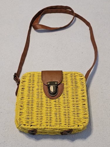 Yellow square straw wicker - square,