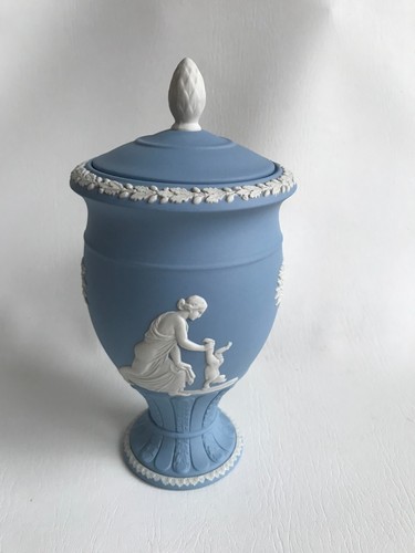 Wedgwood blue jasperware - blue,
