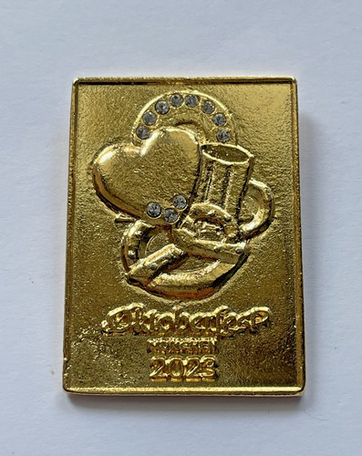 Oktoberfest relief pin - pin, gold
