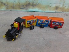 Lokomotive mit 3 Anhängern -