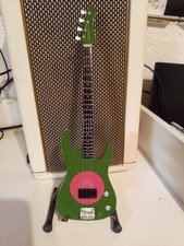 Red Hot Chilli Peppers Flea Green Pink Jazz Bass 25cm Model Gitarre 6-83