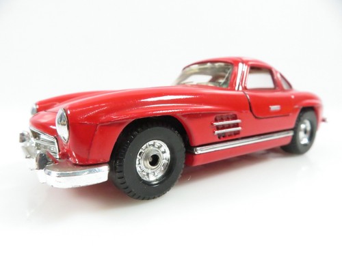 Corgi mercedes benz 300 - 1:36,