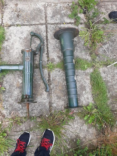 Schwengel pumpe mit leitungen - pumpe,
