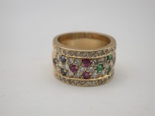 edler Ring mit Farbsteinen und