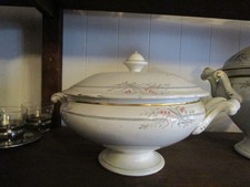 Antik Porzellan Suppenterrine mit Deckel geblümt