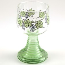 1 Weinglas Römer grün 14 cm Glas Weinlaub Trauben blau Dekor Second Hand