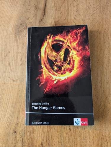 Suzanne collins the - -, hunger