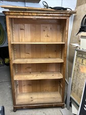 Alter Bauernschrank Aus Massivholz mit Regal