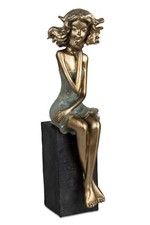 Dekofigur Frau auf Sockel |