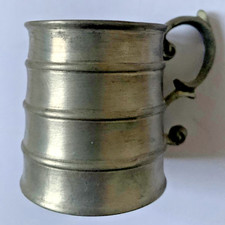 alter kleiner Zinnbecher / Zinnkrug mit Henkel: 95 % Zinn, Etain pur