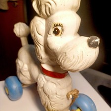 Alter Spielzeug-Pudel auf