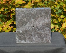 Sockel Granitsockel Vasensockel aus Granit Orion dunkel mit Bohrung