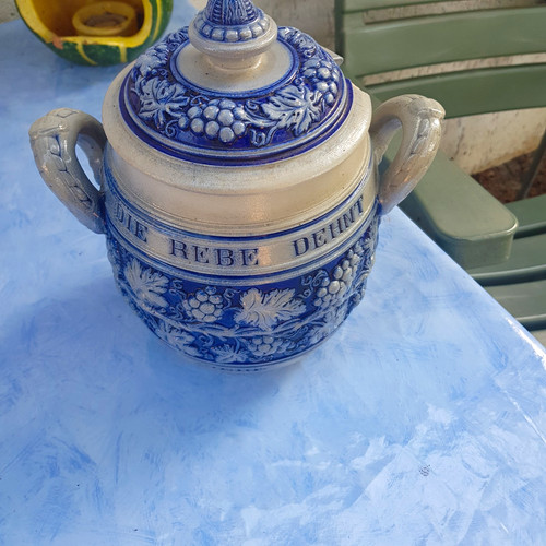 Blau weißer steintopf mit - steintopf,