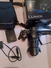 Panasonic LUMIX DMC-FZ200 12.1 MP Digitalkamera - Schwarz