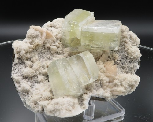 Gelber apophyllit zwilling - gelber, +