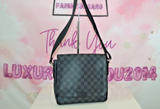 Louis Vuitton Tasche District