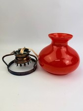 Rote Petroleumlampe mit Docht