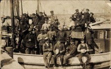 Foto Ak Binnenschifffahrt, Männer an Bord, Akkordeon - 4650118