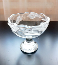 Glasschale mit Fuß von