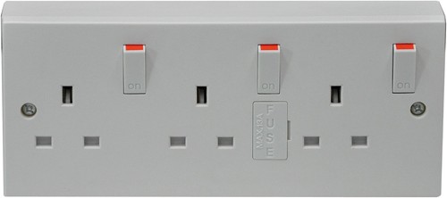 Dreifach geschaltete steckdose - geschaltete,