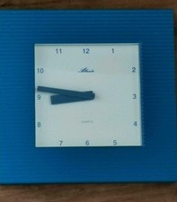 Schöne Wanduhr in blau von Atlanta Quartz 23 x 23 cm
