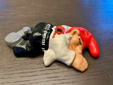 Blumenvase Zwerg ERMORDET LIEGEND Dekoration Blumen Deko Keramik - Blut 18x11 cm