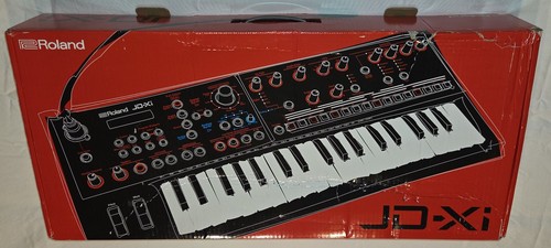 Roland synthesizer w - jd-xi, w/