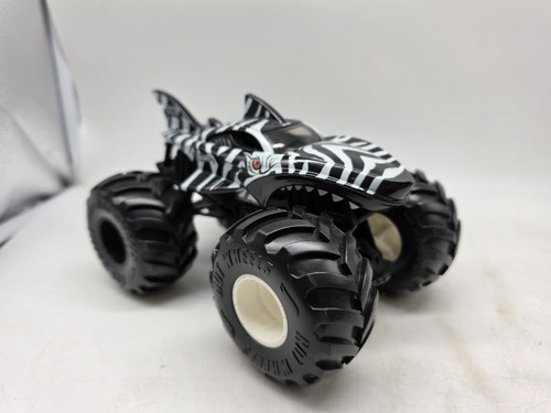 Hot wheels monster truck - wheels, 1:24