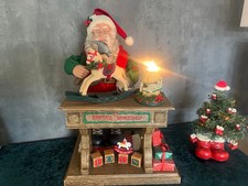 Holiday Creations  Weihnachtsmann Santa Claus mit Licht und Spieluhr