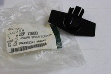 Neu Jaguar XK 2010 Parksensor Halter Stoßstange VORNE Bracket Fr Bumper C2P13693