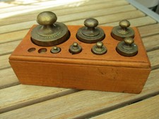 RL Gewichte für Waage 7 St. in Holz Ständer mit Eichstempel verschiedene Punzen