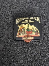 GEORG SUCK since 1910 ➔ HAMBURG ➔ HARLEY DAVIDSON ➔ Pin/Pins *aus Sammlung*22163