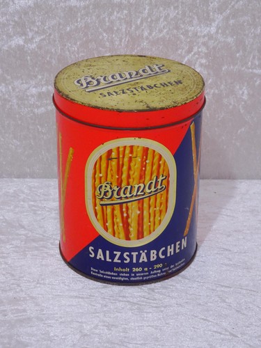 Blechdose brandt salzstäbchen - blechdose,