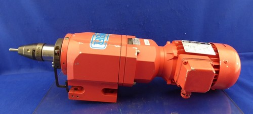Taumelnietmaschine
