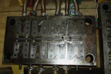 Spritzgussform für Universal Distanzhalter