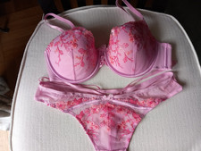 BH-Set Hunkemöller Neuer Push-Up-BH mit Bügel  75 C + String, tolle Verzierungen