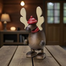 Elch Olaf stehend von Björn