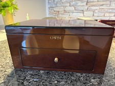 Uhrenkasten aus Holz für 18 Uhren