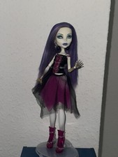 Monster High basic Spectra Vondergeist Puppe 2011 Mattel 