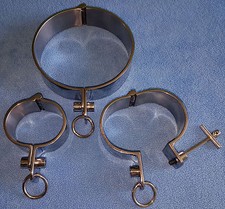 KUB 0938 Fesseln aus rostfreiem Stahl / stainless steel cuffs