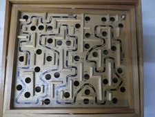 Holz - Geschicklichkeitsspiel - Balancespiel mit 2 Kugeln (33 X29cm)