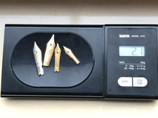 KONVOLUT 18K GOLDFEDERN -