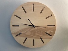 Wanduhr Holz Esche rund
