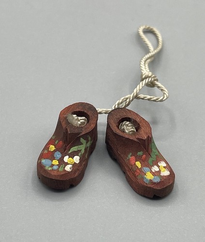 Niedliche kleine holz schuhe - niedliche,